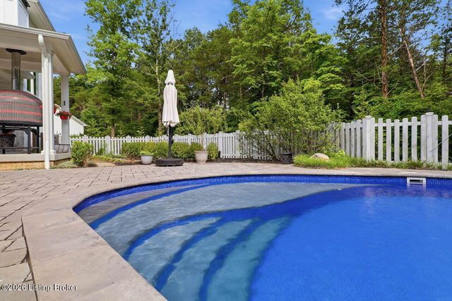 12800 Lamel Dr, Louisville, KY 40299