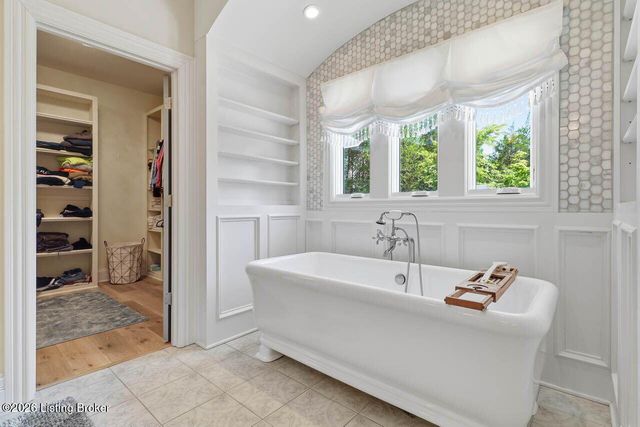 12800 Lamel Dr, Louisville, KY 40299