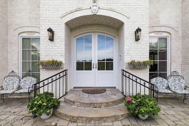 12800 Lamel Dr, Louisville, KY 40299