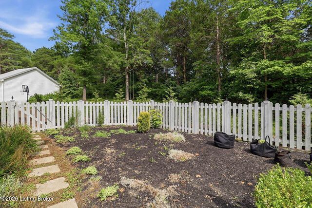 12800 Lamel Dr, Louisville, KY 40299