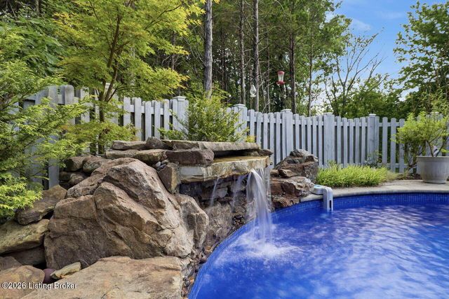 12800 Lamel Dr, Louisville, KY 40299