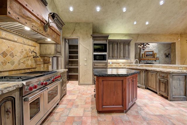 816 Crystal Creek Place, Edmond, OK 73034