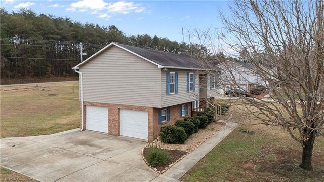 120 Rockwell Place Court, Tobaccoville, NC 27050
