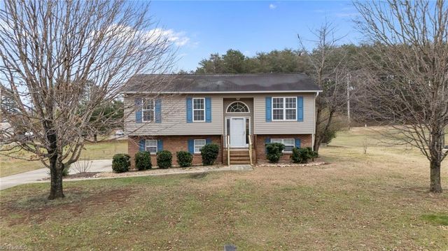 120 Rockwell Place Court, Tobaccoville, NC 27050