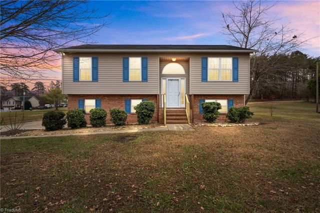 120 Rockwell Place Court, Tobaccoville, NC 27050