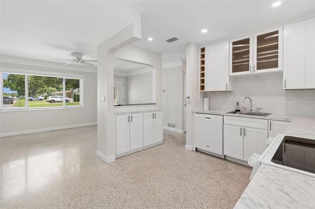 2700 43RD STREET N, St Petersburg, FL 33713