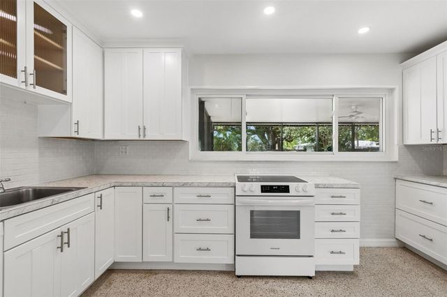 2700 43RD STREET N, St Petersburg, FL 33713