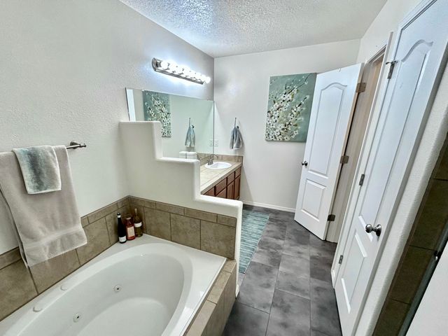 6220 Nacional Road NW, Albuquerque, NM 87114