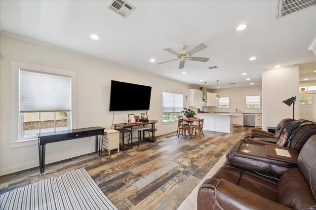 4424 Country Club Drive, Dickinson, TX 77539