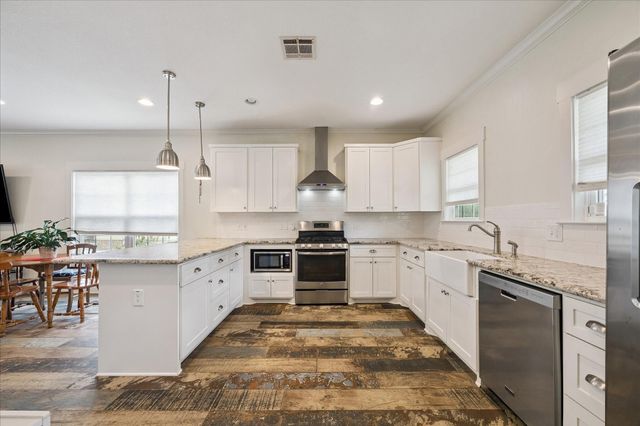 4424 Country Club Drive, Dickinson, TX 77539