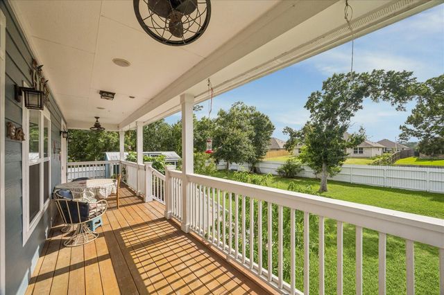 4424 Country Club Drive, Dickinson, TX 77539