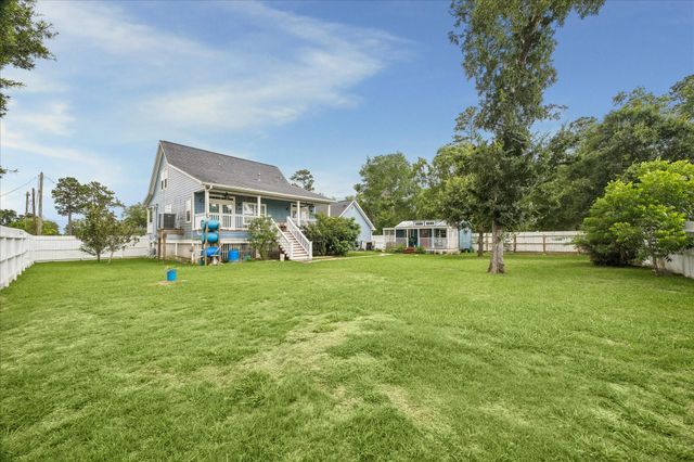 4424 Country Club Drive, Dickinson, TX 77539
