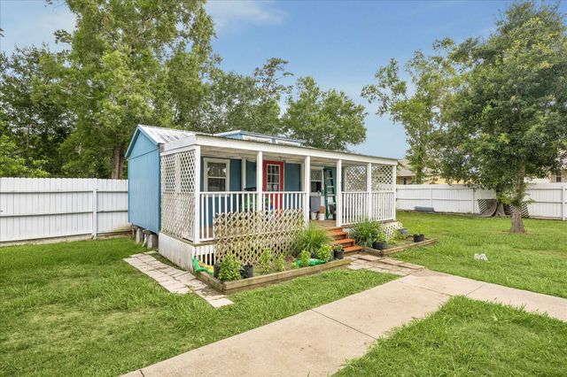 4424 Country Club Drive, Dickinson, TX 77539