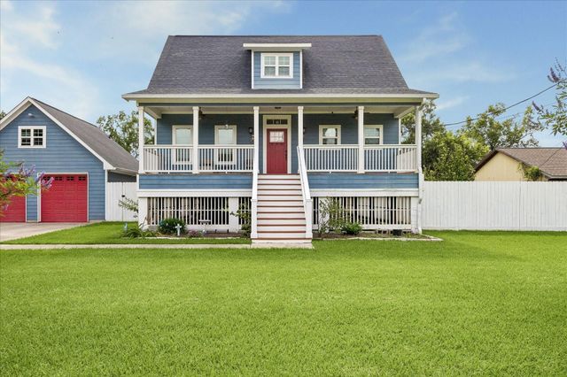 4424 Country Club Drive, Dickinson, TX 77539