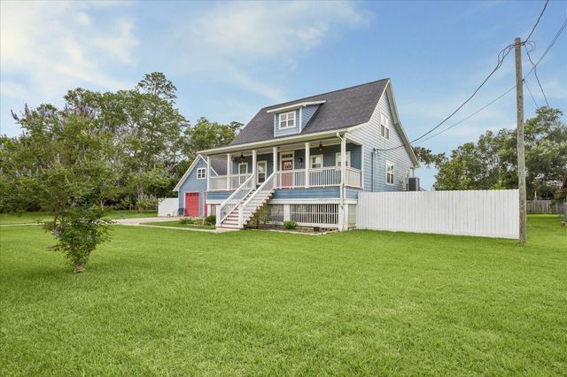 4424 Country Club Drive, Dickinson, TX 77539