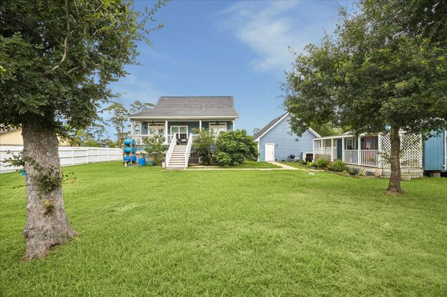 4424 Country Club Drive, Dickinson, TX 77539