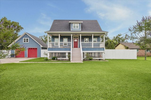 4424 Country Club Drive, Dickinson, TX 77539
