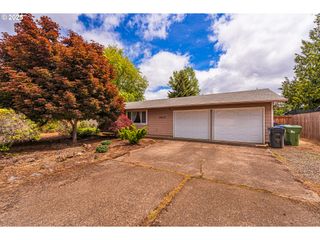 1635 S BERTELSEN Rd, Eugene, OR 97401