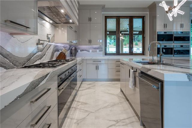 1090 Kingston Drive, Sandy Springs, GA 30342