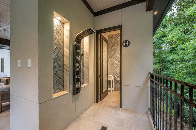 1090 Kingston Drive, Sandy Springs, GA 30342