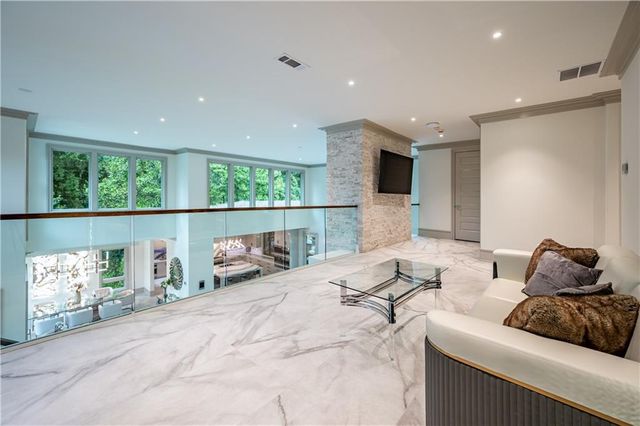 1090 Kingston Drive, Sandy Springs, GA 30342