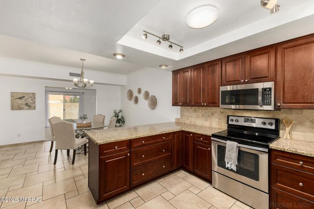 7887 S Castle Bay Street, Tucson, AZ 85747