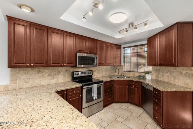 7887 S Castle Bay Street, Tucson, AZ 85747