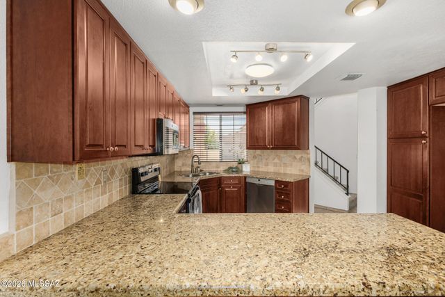 7887 S Castle Bay Street, Tucson, AZ 85747