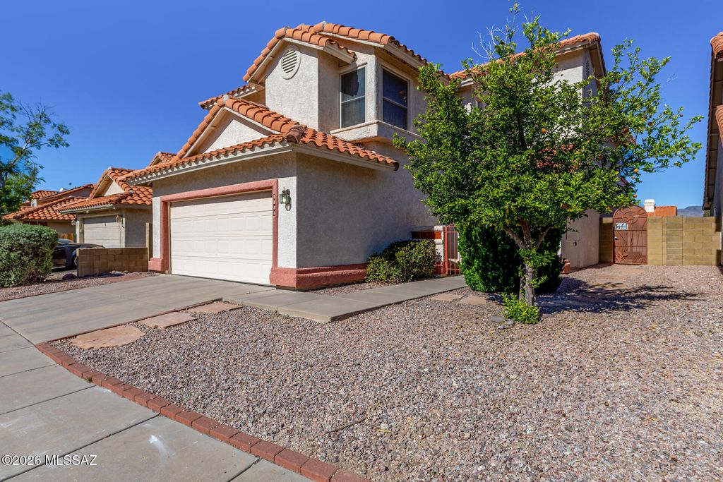 7887 S Castle Bay Street, Tucson, AZ 85747