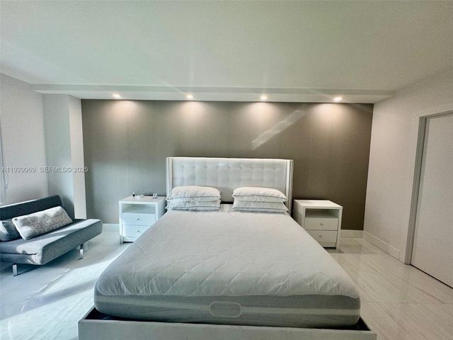 9801 Collins Ave 5U, Bal Harbour, FL 33154