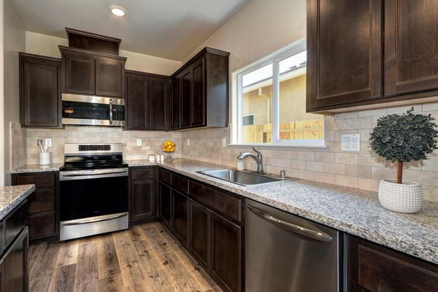 1071 Hogan Rd, Galt, CA 95632