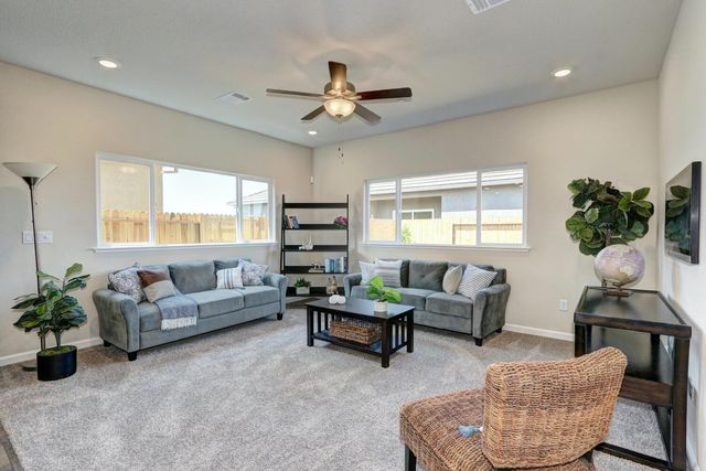 1071 Hogan Rd, Galt, CA 95632