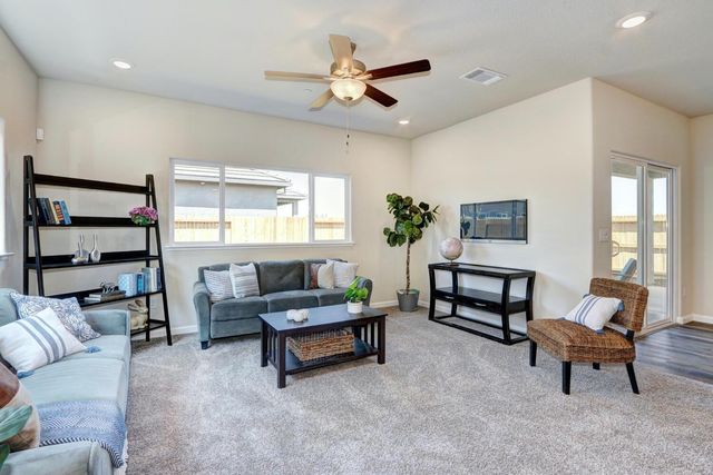 1071 Hogan Rd, Galt, CA 95632