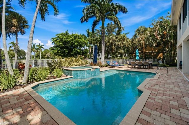 207 San Mateo DR, Bonita Springs, FL 34134