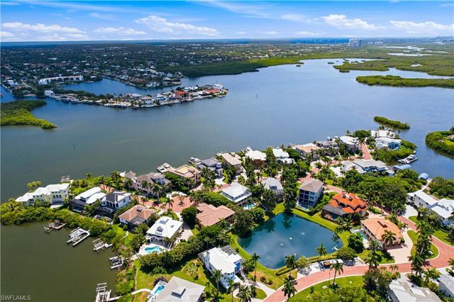 207 San Mateo DR, Bonita Springs, FL 34134