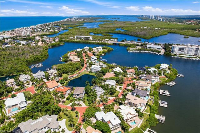 207 San Mateo DR, Bonita Springs, FL 34134