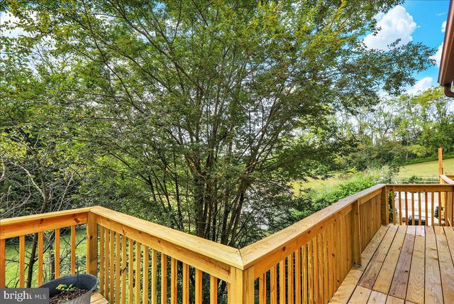 120 DEYSHER RD, Fleetwood, PA 19522