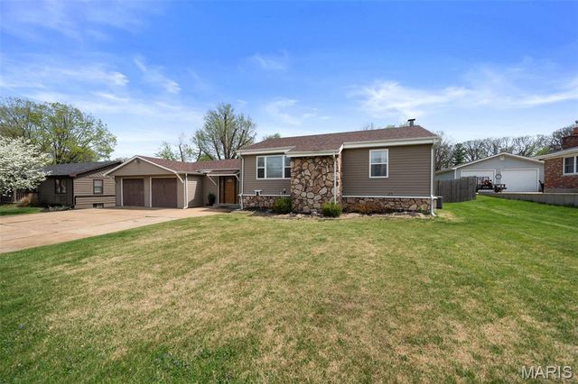 2794 Sedan Drive, St Louis, MO 63125