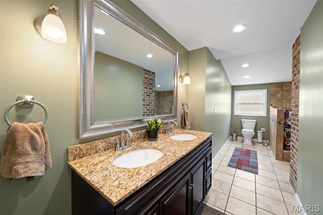 2794 Sedan Drive, St Louis, MO 63125