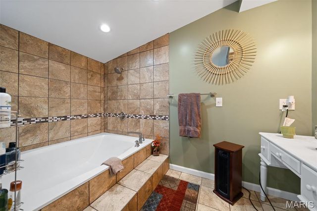 2794 Sedan Drive, St Louis, MO 63125