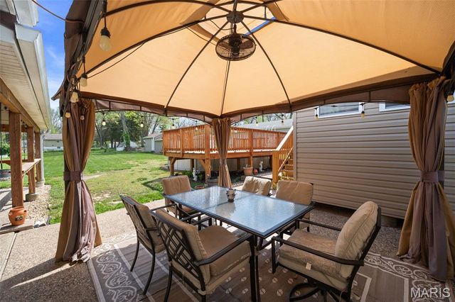 2794 Sedan Drive, St Louis, MO 63125