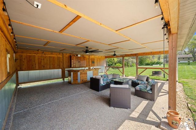 2794 Sedan Drive, St Louis, MO 63125