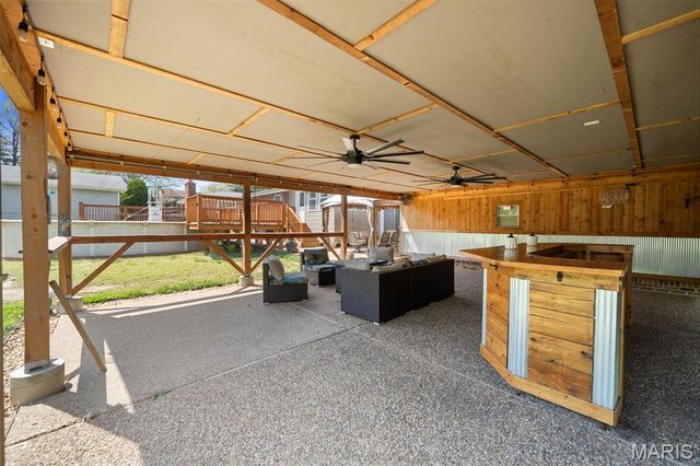 2794 Sedan Drive, St Louis, MO 63125