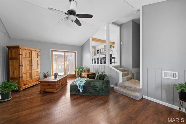 2794 Sedan Drive, St Louis, MO 63125