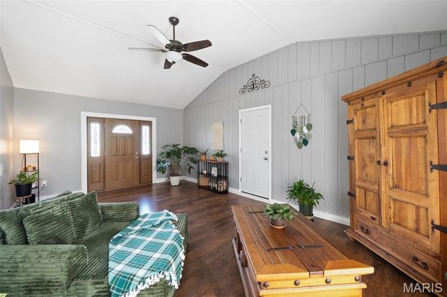 2794 Sedan Drive, St Louis, MO 63125