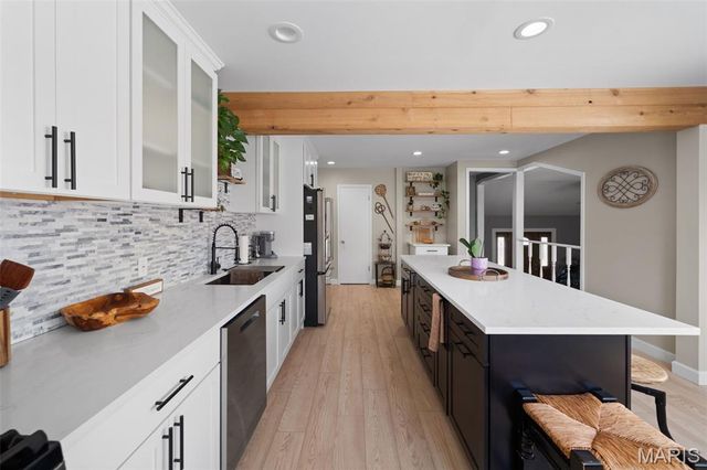 2794 Sedan Drive, St Louis, MO 63125