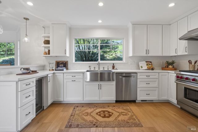 20 Archibald Ln, Novato, CA 94945