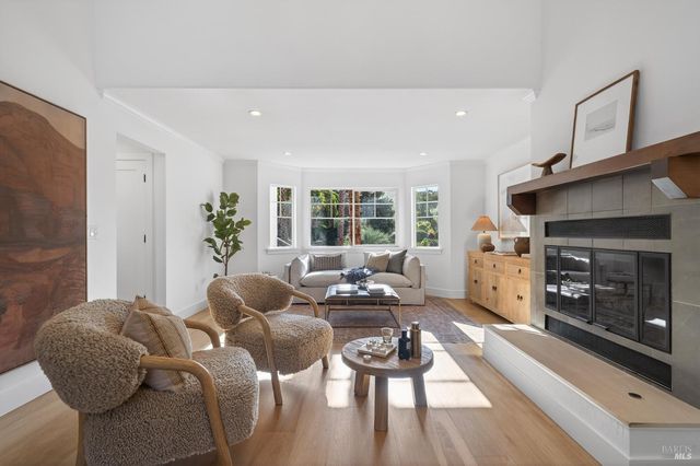 20 Archibald Ln, Novato, CA 94945