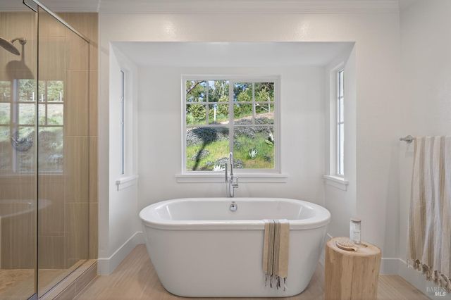 20 Archibald Ln, Novato, CA 94945