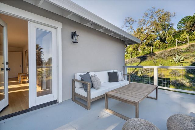 20 Archibald Ln, Novato, CA 94945